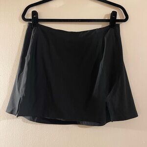 Outdoor Voices Warmup 2.5” Skort